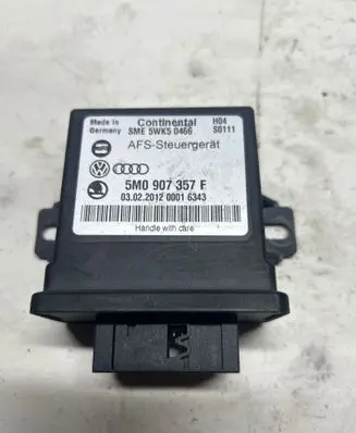 Volkswagen PASSAT B7 Light module LCM 5WK50466 5M0907357F