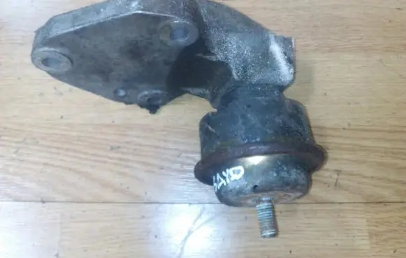 Citroen Xsara Engine mount bracket