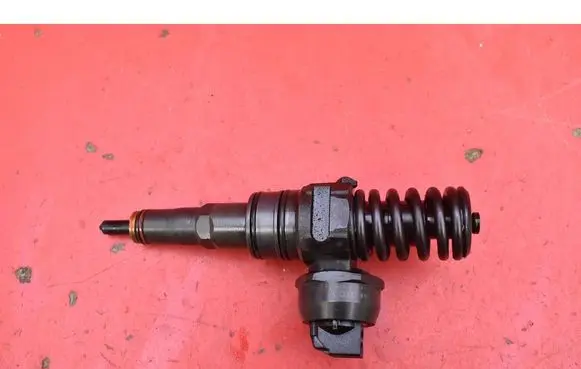 Volkswagen Golf IV Fuel injector 038130073AG