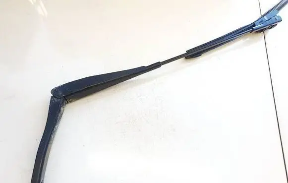 Toyota Auris 150 Front wiper blade arm 13111220