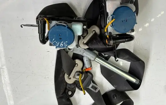 Mitsubishi L200 Set of seat belts 250417SB51