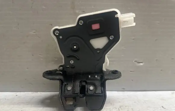 Nissan Qashqai Tailgate lock latch 
