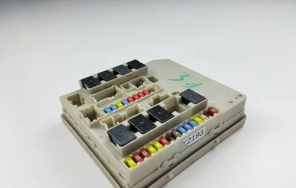 Renault Clio III Fuse module 356231A