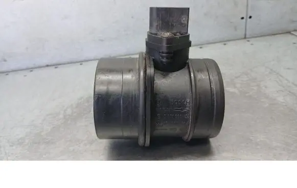 Volkswagen PASSAT B5.5 Mass air flow meter 0281002461