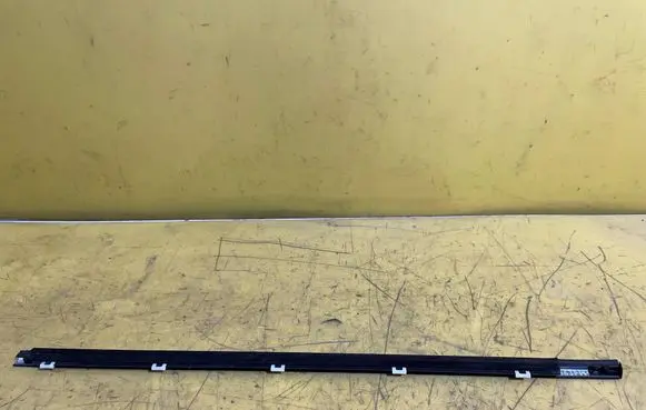 Volvo S40 Front door glass trim molding 