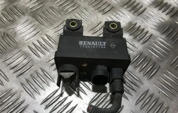 Volvo S40, V40 Glow plug pre-heat relay 7700107794