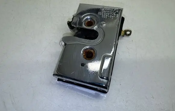 Audi 80 90 B3 Front door lock 893837016B