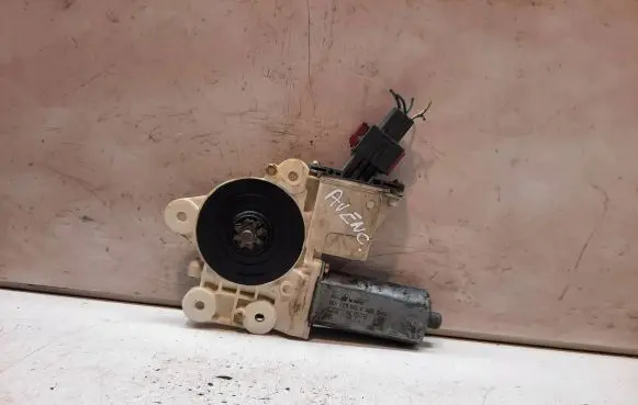 Toyota Avensis T250 Front door window regulator motor 0130822031