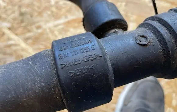 Audi A4 S4 B5 8D Engine coolant pipe/hose 8D0121055G