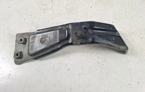 Volkswagen Jetta VI Fender end trim 5C6821111