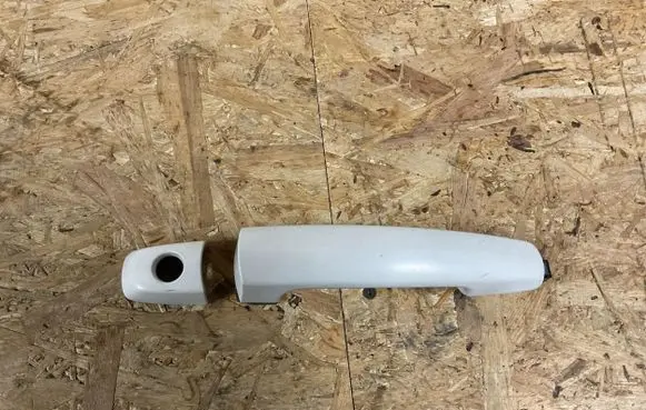Suzuki SX4 Front door exterior handle 