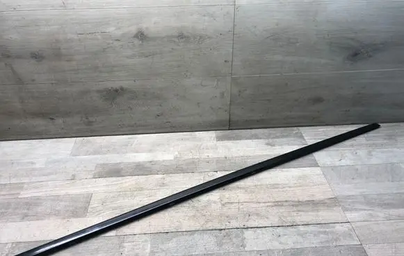 Mercedes-Benz E W211 Door glass trim 