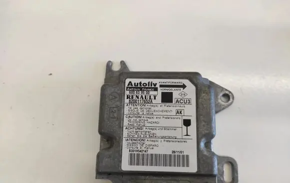 Renault Scenic I Airbag control unit/module 8200117652A 600639500