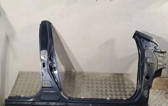 Toyota Avensis T270 Pillar (middle) 6131105040 6110805010