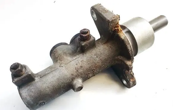 Master brake cylinder