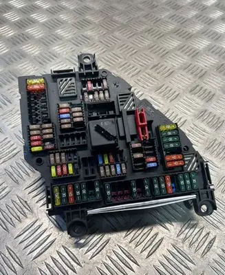 BMW 5 F10 F11 Fuse module 9234423