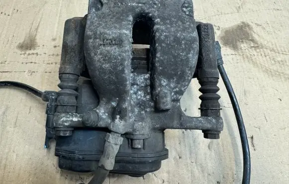 Mercedes-Benz GLE (W166 - C292) Rear brake caliper A1664237798