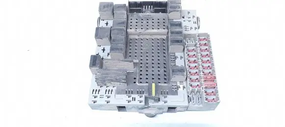 Volvo V70 Fuse module 08696040