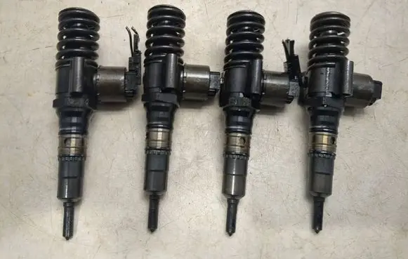 Volkswagen Touran I Fuel injectors set 0414720404