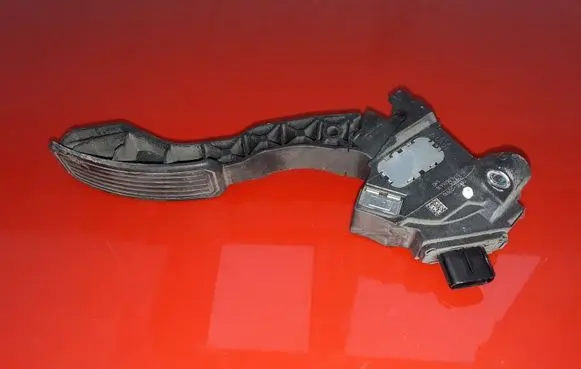 Toyota Auris 150 Accelerator throttle pedal 7811002010 51763826610
