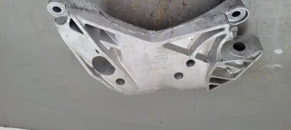Skoda Octavia Mk2 (1Z) Engine mounting bracket 06J199207P