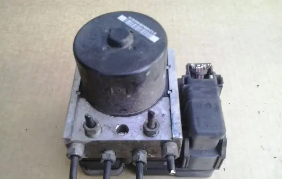 Ford Focus ABS Pump 2M110