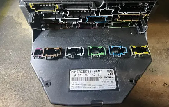 Mercedes-Benz E W212 SAM control unit A2129004911 2129004911