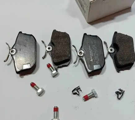 Mitsubishi Colt Brake pads (rear) MZ690345