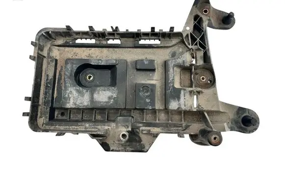 Volkswagen PASSAT CC Battery tray 1K0915333