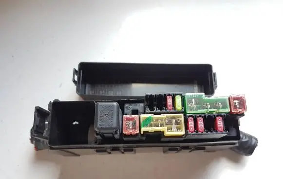 Nissan Juke I F15 Fuse box set 7154722330