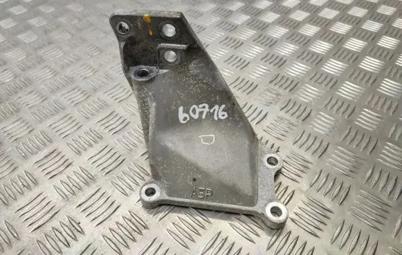 Infiniti Q50 Engine mounting bracket