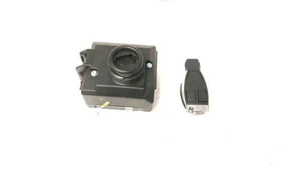 Mercedes-Benz C W204 Ignition lock A2079052600