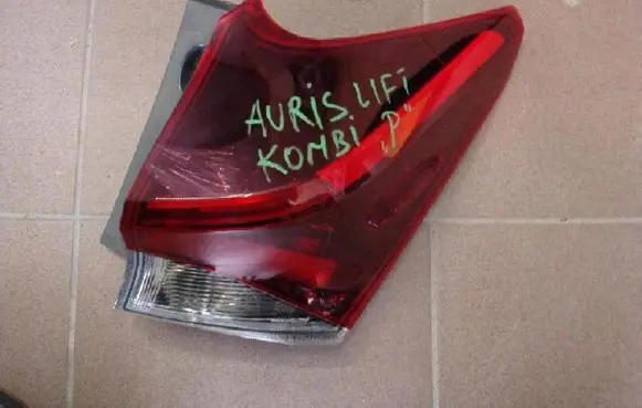 Toyota Auris E180 Rear/tail lights