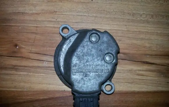 Volkswagen Golf IV Camshaft position sensor 058905161B 0232101024