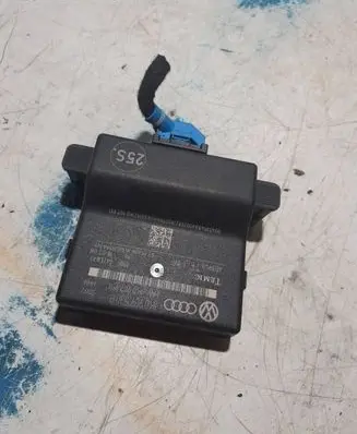 Audi A3 S3 8P Gateway control module 1K0907530P