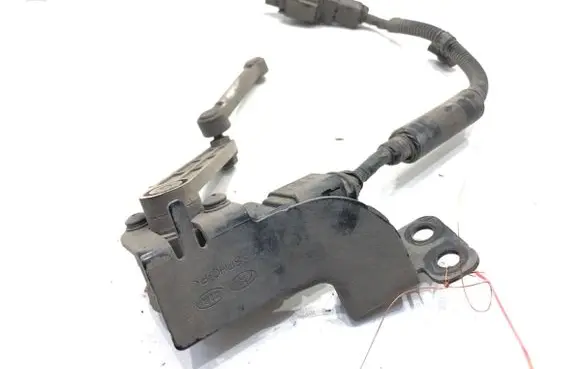 Headlight/headlamp level sensor