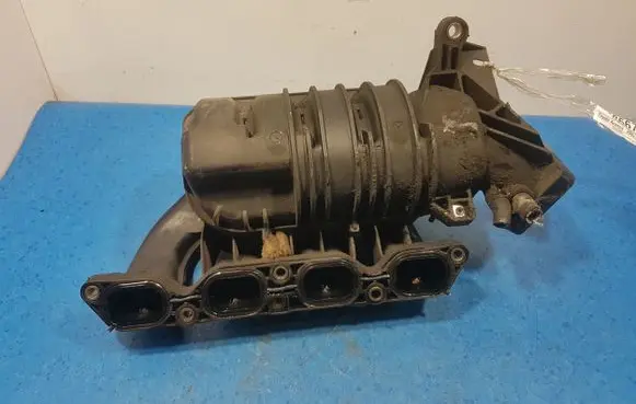Toyota Avensis Verso Intake manifold