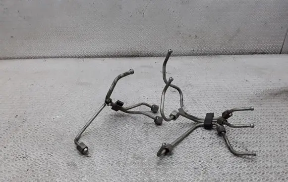 Volvo S60 Fuel injector supply line/pipe 