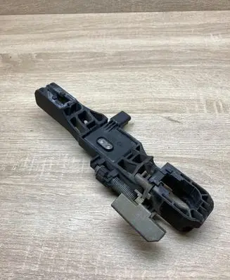 Renault Laguna II Front door exterior handle/bracket 8200008431
