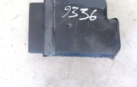 Opel Astra J Fuse box cover 525230582