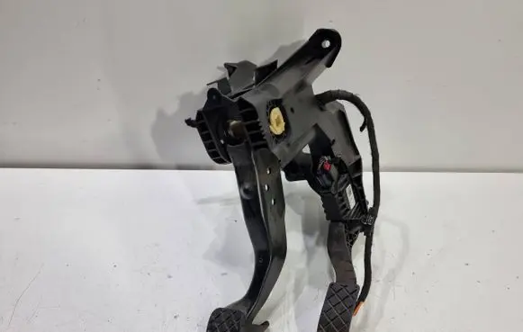Volkswagen PASSAT B8 Pedal assembly 5Q1721058BJ 5Q1723503H