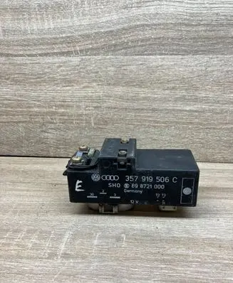Volkswagen Golf III Coolant fan relay 357919506C 898721000