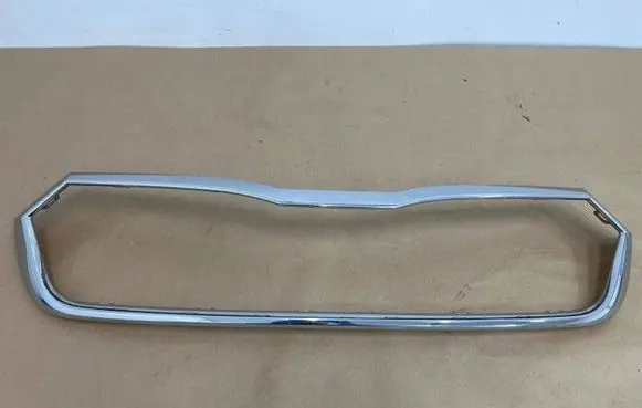 Skoda Octavia Mk3 (5E) Front bumper upper radiator grill 5E3853761 8118822