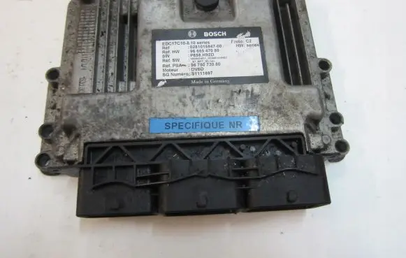 Citroen C3 Picasso Engine control unit/module 0281015847 9675073080