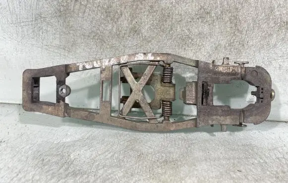 Volkswagen Touran I Rear door exterior handle/bracket 1t0837886m 1t0839886n