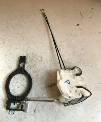 Peugeot 4008 Front door lock A047218