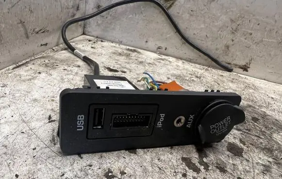 Jaguar XF USB socket connector 8X2319C166AB