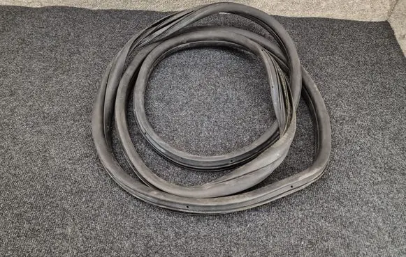 Fiat 500 Abarth Front door rubber seal 72324