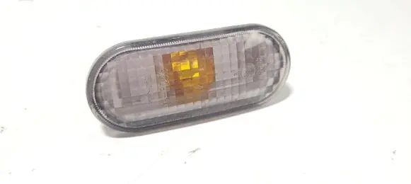 Volkswagen Golf IV Front fender indicator light