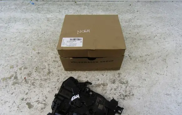 Volkswagen PASSAT B9 Rear door lock 8J0839016A